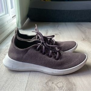 Women’s Size 9 Allbirds Tree Runners (Fig / White Sole)
